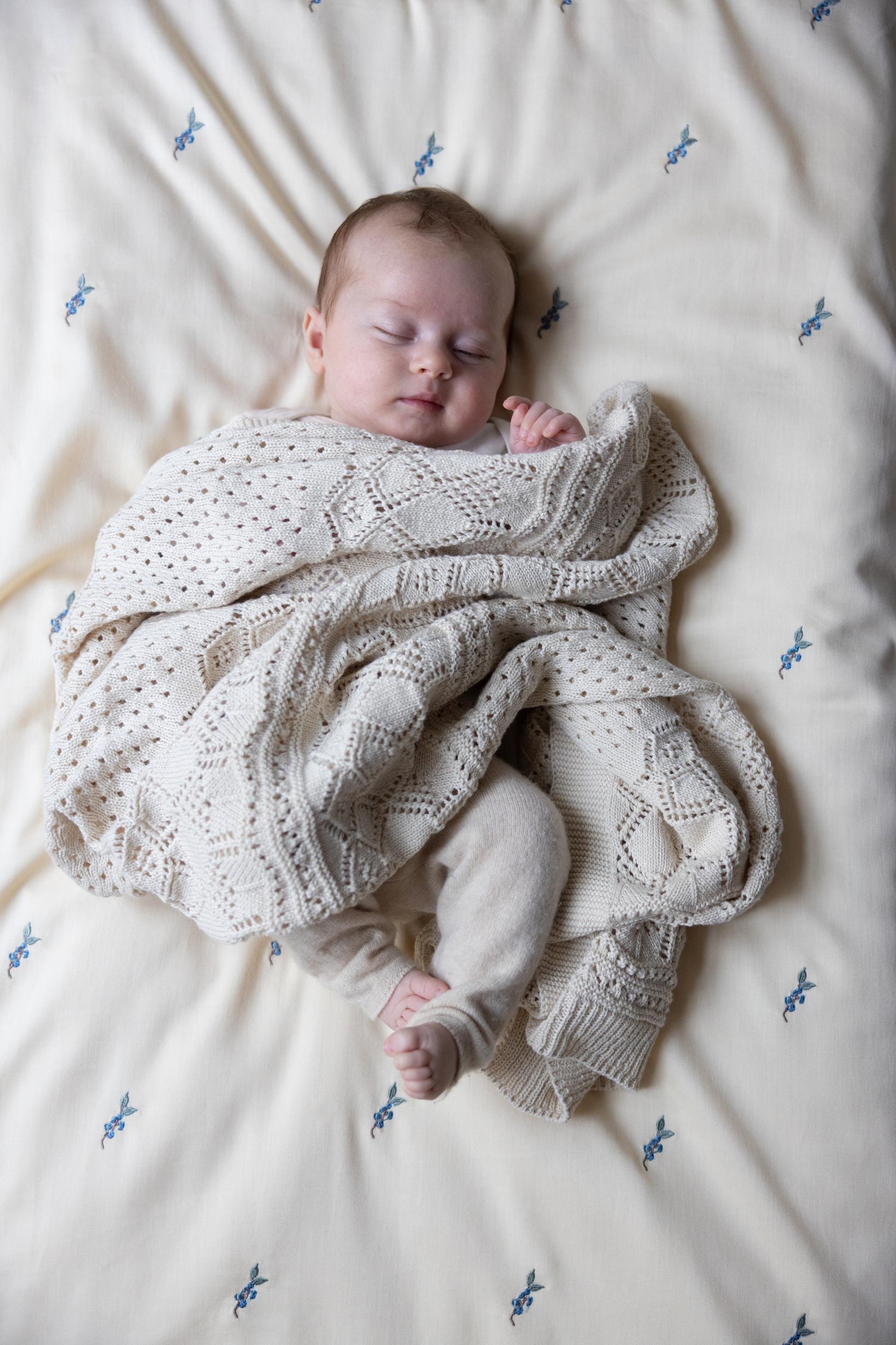 Embroidered Baby Bedding Set, 70x100cm - GOTS - Blueberries