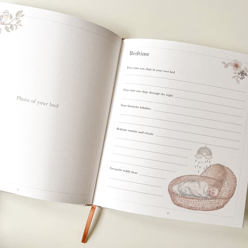 LEAF & GOLD® Livre de bébé à inscrire I Souvenirs de la première à la 18ème  année I Journal de bébé pour fille et garçon I Cadeau de naissance
